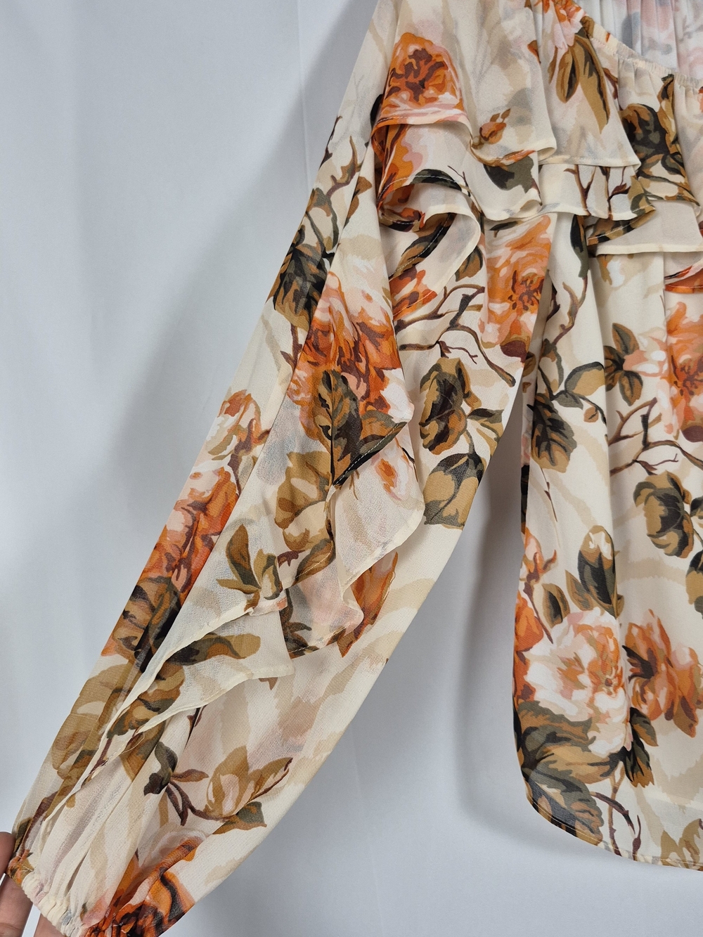 White House Black Market Floral Off Shoulder Ruffle Blouse Size M - Picture 5 of 7